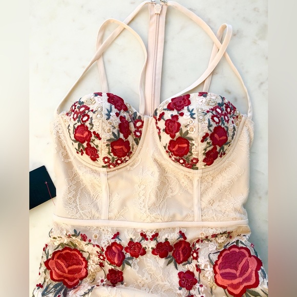 BEBE Maddie Lace Embroidered Midi Dress - Picture 3 of 11